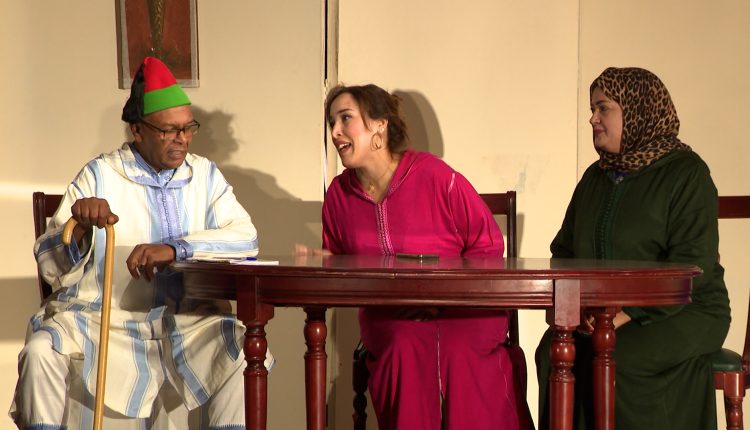 على الخشبة مهرجان الرواد خريبكة .mxf.00_03_33_03.Still001