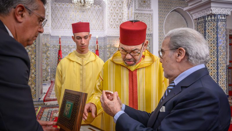 Sa Majesté le Roi reçoit le Wali de Bank Al-Maghrib