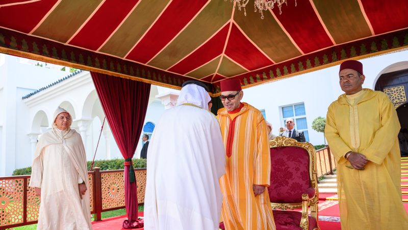 Sa Majesté le Roi préside à M’diq une réception à l’occasion de la glorieuse Fête du Trône