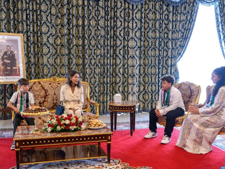 Sur Ordre de Sa Majesté le Roi, SAR la Princesse Lalla Meryem reçoit les enfants maqdessis participant à la 17e édition des colonies de vacances de l’Agence Bayt Mal Al-Qods Acharif