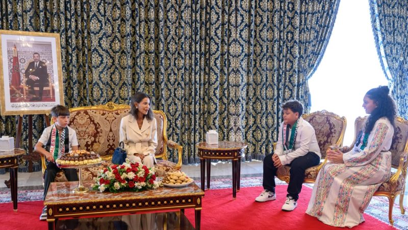 Sur Ordre de Sa Majesté le Roi, SAR la Princesse Lalla Meryem reçoit les enfants maqdessis participant à la 17e édition des colonies de vacances de l’Agence Bayt Mal Al-Qods Acharif